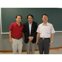 左：簡敦誠助理教授、中：村田道雄教授、右：陳建添教授